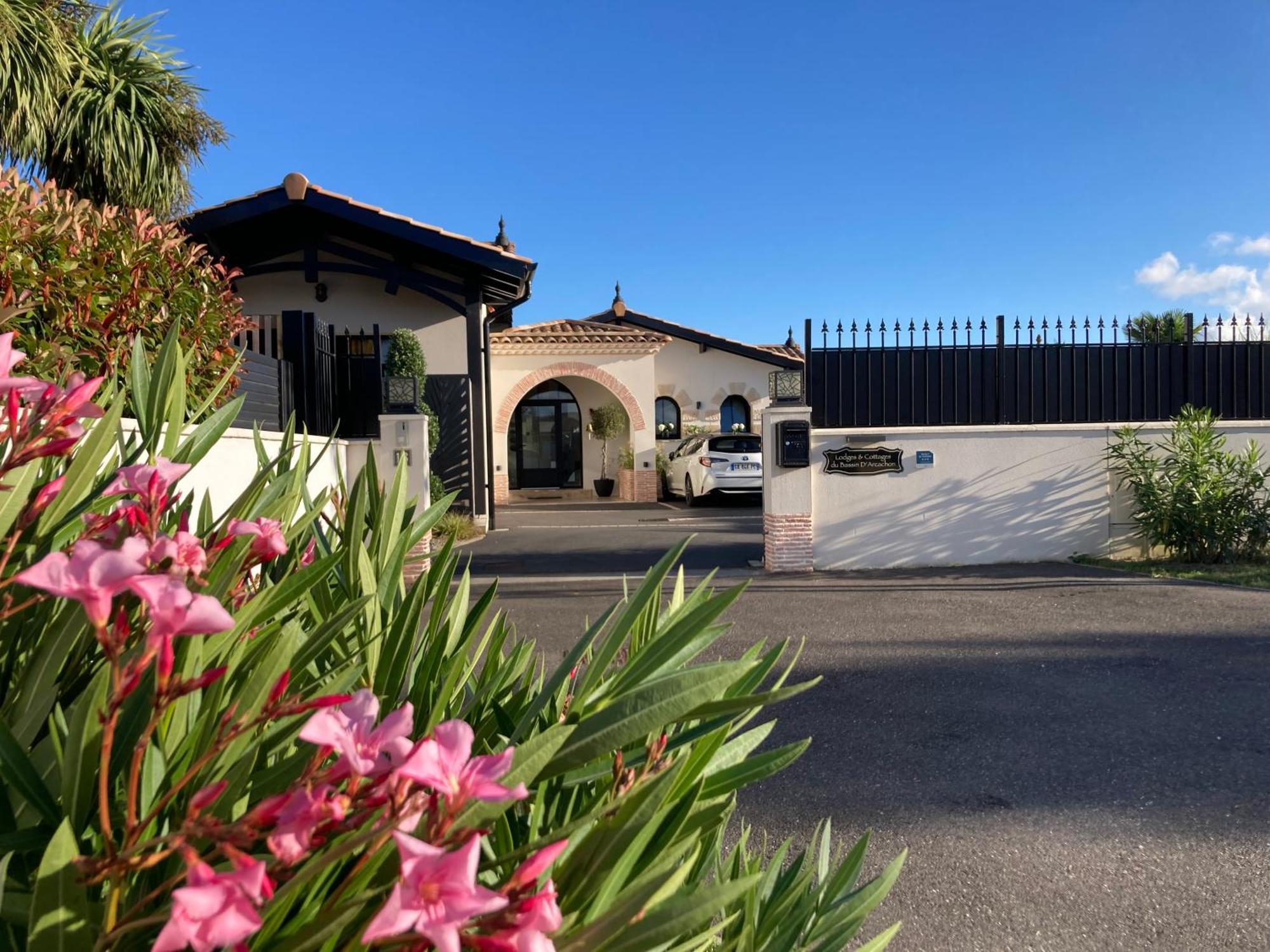 Les Cottages du Bassin d'Arcachon: Charming Retreats with Optional Breakfast Gujan-Mestras Exterior photo